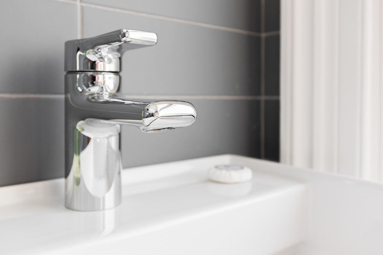Bathroom, Faucet, Sink image.