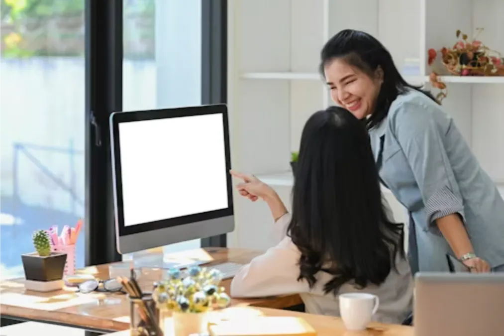 due donne d'affari che discutono